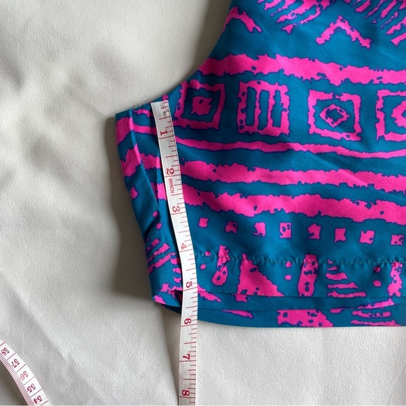 Chubbies Pink and Blue Geometric men’s Athletic Shorts - Picture 9 of 10